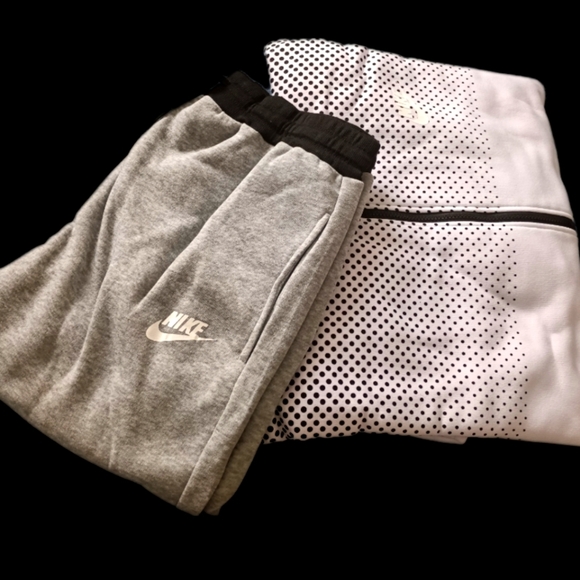 Cozy 2 piece Men's Nike Winter Sweatsuits... - Picture 3 of 6